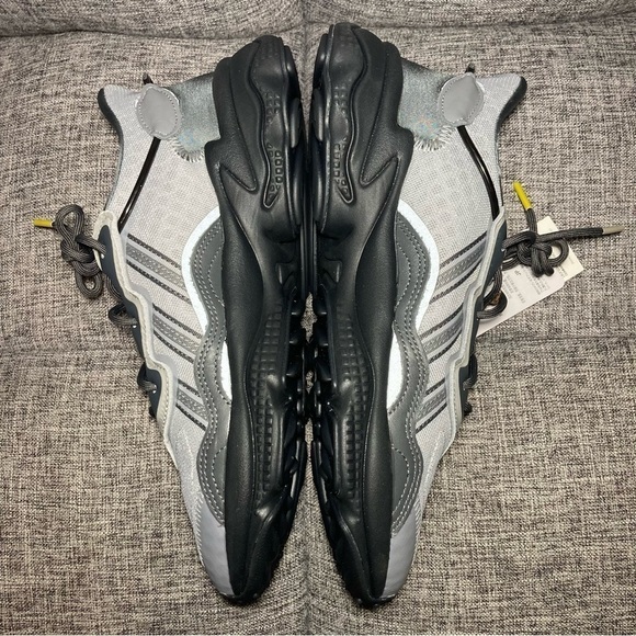 Adidas Ozweego Triple Grey Sneakers Men’s 9 Neon Solar Yellow Accent Chunky Dad main image 7
